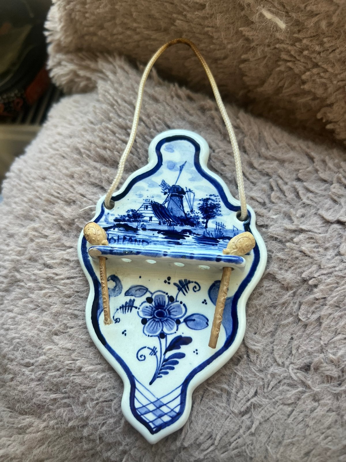 Delfs blauw pijpenhanger, Ophalen