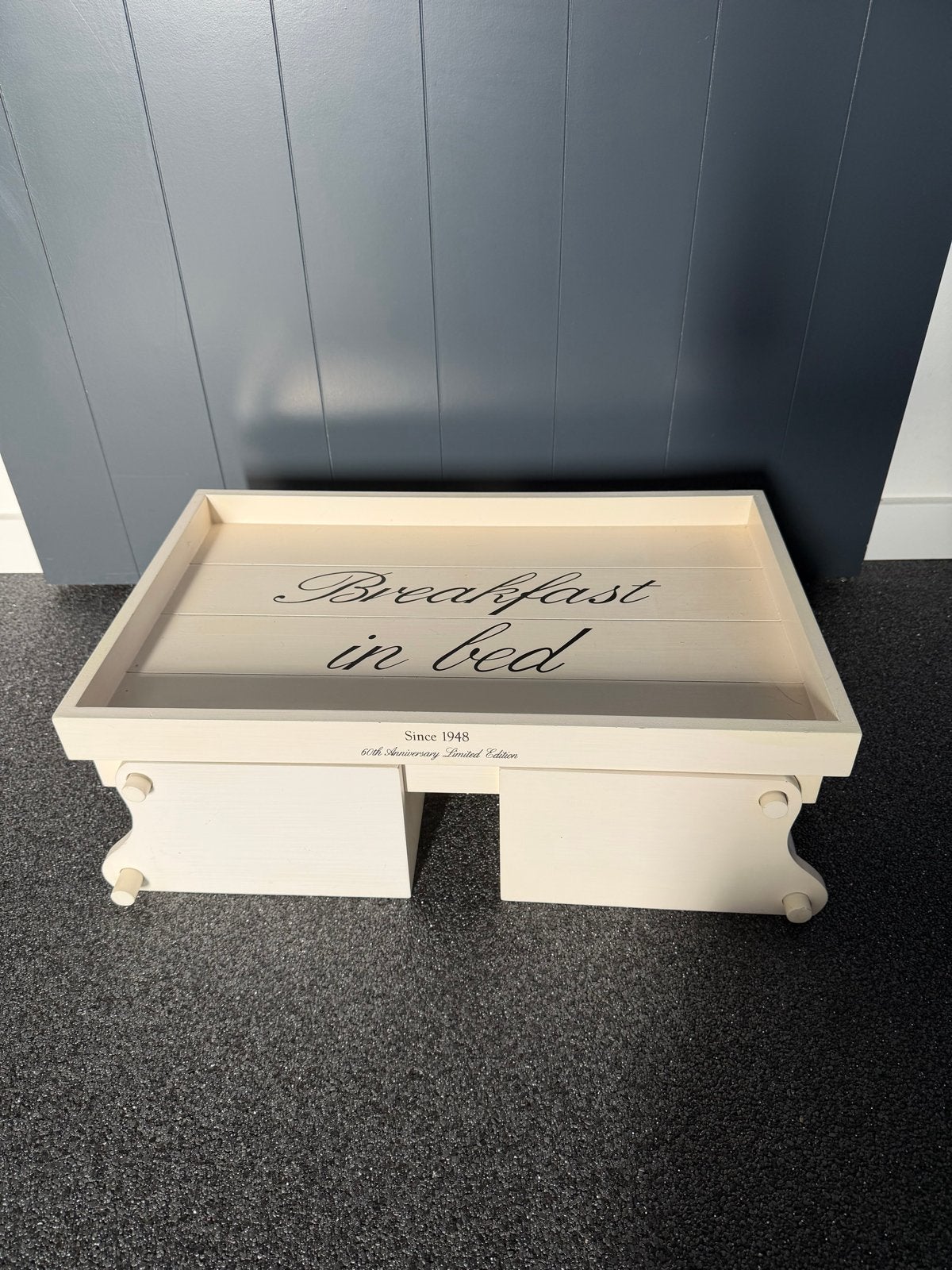 Inklapbaar dienblad met vakken - 'Breakfast in bed', Huis en Inrichting, Gebruikt, Ophalen of Verzenden, Dienblad, Inklapbaar