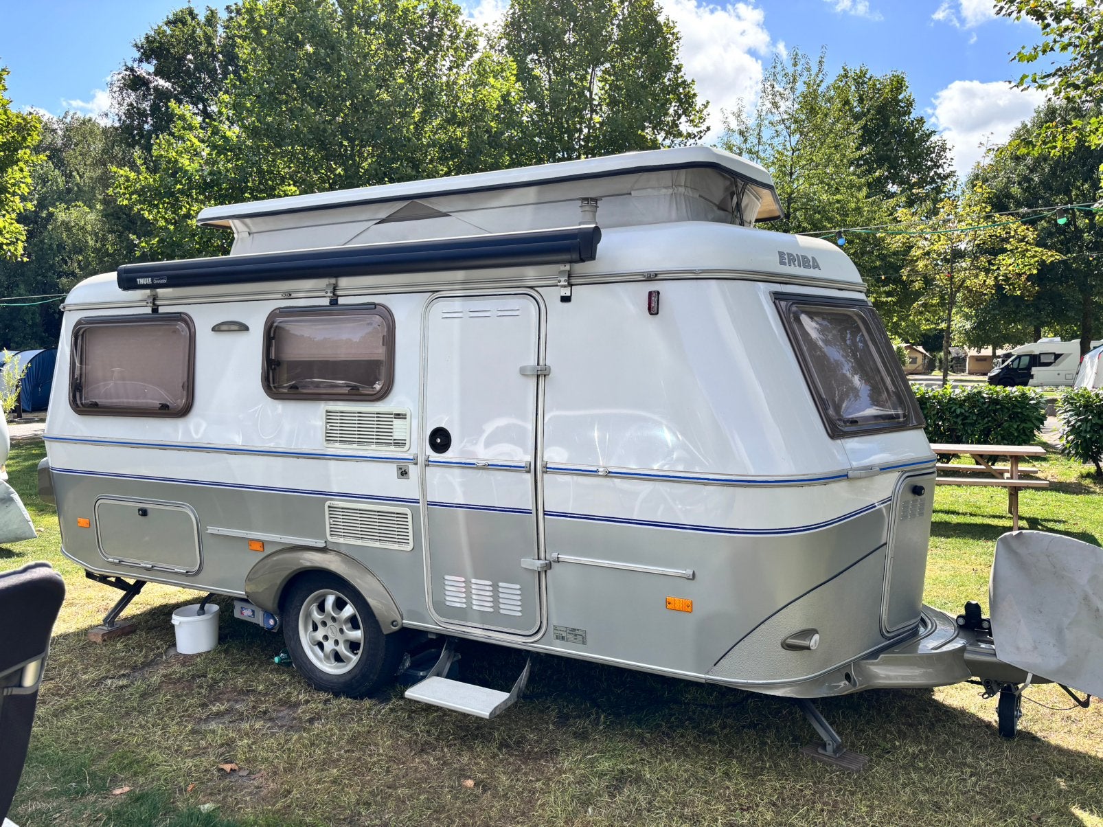 Eriba Troll 550GT uit 2004, Treinzit, 750 - 1000 kg, Particulier, Schokbreker