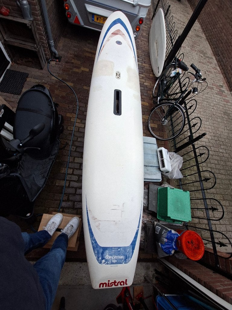 Mistral Competition Light vintage windsurfplank compleet, Ophalen, Mistral, Gebruikt, Met mast