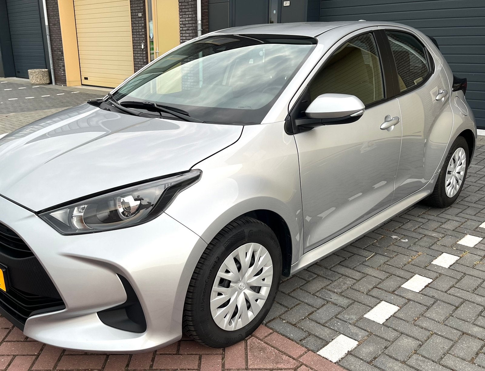 Toyota Yaris 1.5 Hybrid  2023 Automaat - 38dkm NAP, Auto's, Toyota, 450 kg, Zwart, 49 €/maand, Bedrijf