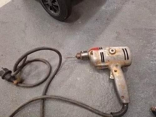 Oude metalen boormachine - Vintage gereedschap, Ophalen of Verzenden, Gebruikt, Minder dan 400 watt, Boormachine