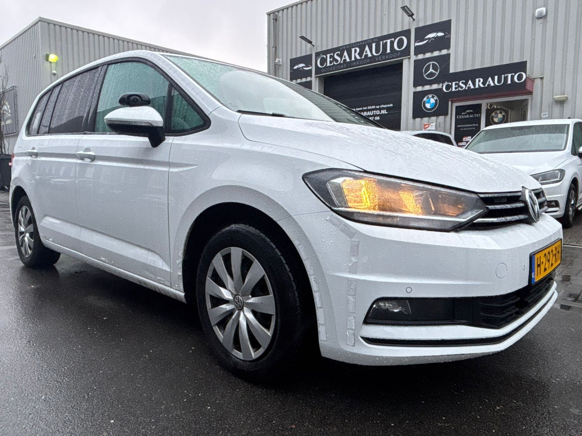 Volkswagen Touran 2.0 TDI Comfortline AUTOMAAT / HONDEN WAGE, Auto's, Stof, Wit, Origineel Nederlands, Bedrijf