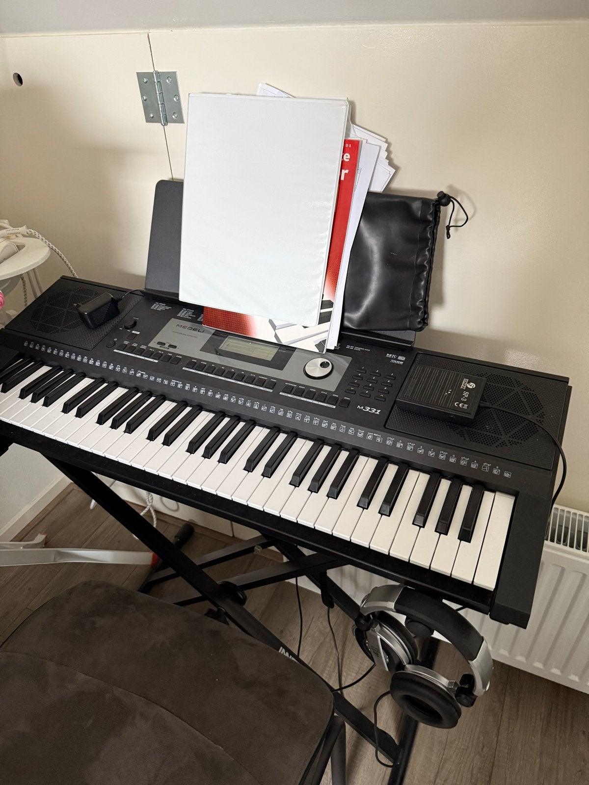 Medeli M331 Keyboard met standaard en koptelefoon, Ophalen, 61 toetsen, Zo goed als nieuw, Medeli