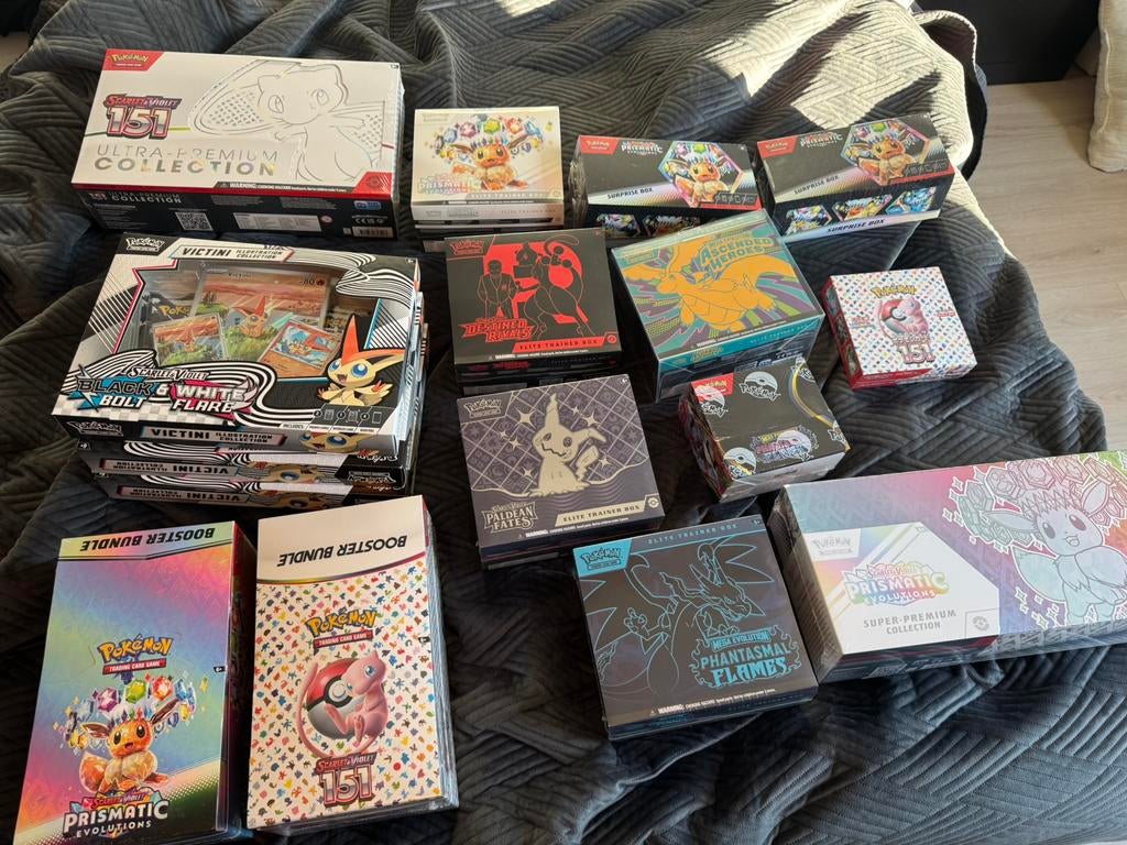 Pokemon sealed booster boxen ETB en bundle displays NM/M, Ophalen of Verzenden, Zo goed als nieuw, Boosterbox