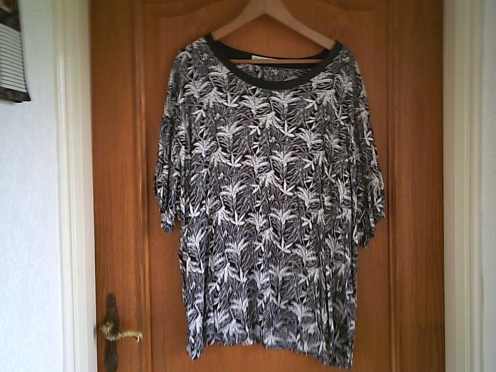 Studio    top XXL  100% viscose, Kleding | Dames, Grote Maten, Ophalen of Verzenden, Zo goed als nieuw, Overige kleuren, Shirt of Top