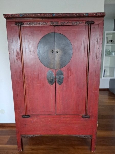 Chinese bruidskast met houtsnijwerk, Ophalen