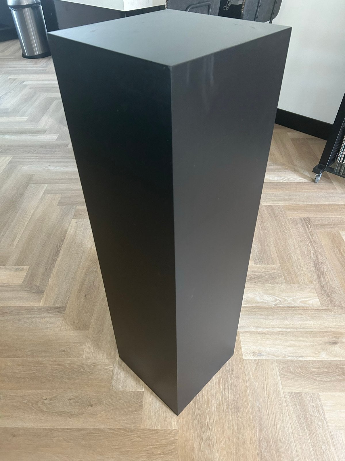 Zwarte MDF Sokkel / Plantenzuil - 107x30 cm, Huis en Inrichting, Woonaccessoires | Zuilen en Pilaren, Ophalen, Gebruikt