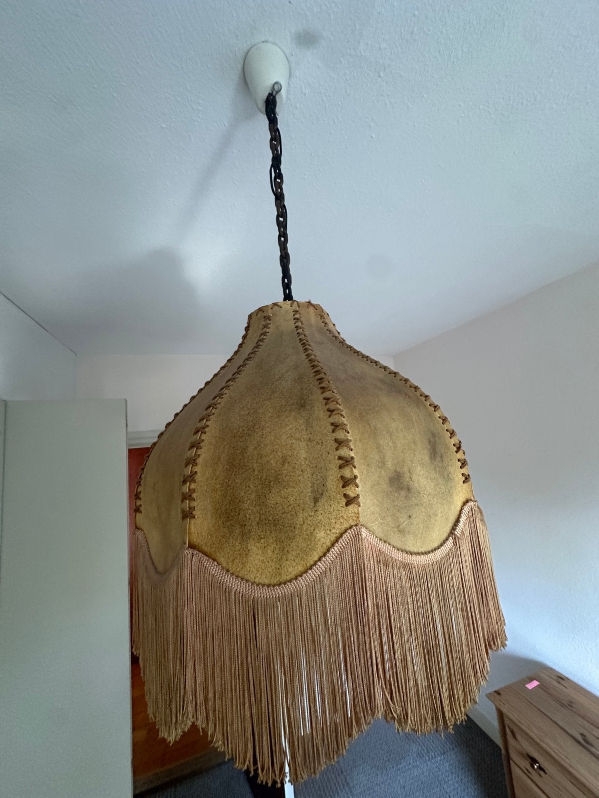2 Vintage hanglampen met franjes en leerlook, Huis en Inrichting, Gebruikt, Bruin, Overige materialen, Overige vormen