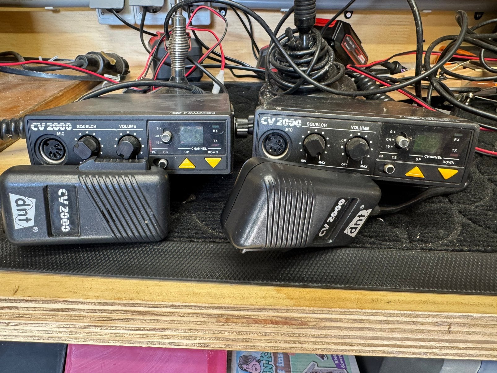 2x cv2000 DNT cb radio/bakkie met magneetantennes en mics, Ophalen of Verzenden, Gebruikt, Zender en Ontvanger
