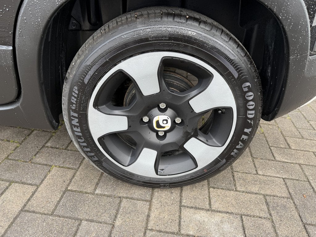 Fiat Panda Cross 1.0 Hybrid Pandina (bj 2025), Auto's, Fiat, Stof, Gebruikt, Zwart, Panda