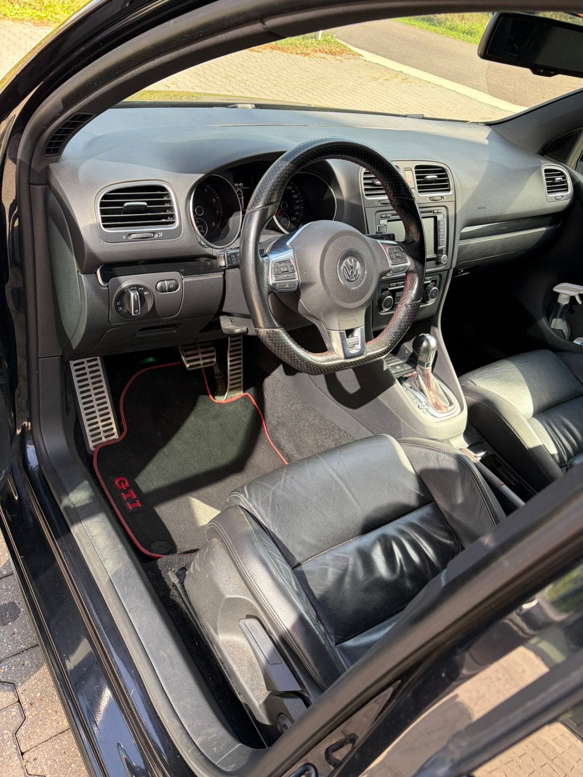 Foto 10 van Volkswagen Golf 2.0 GTI 155KW DSG 2010 Zwart PANO