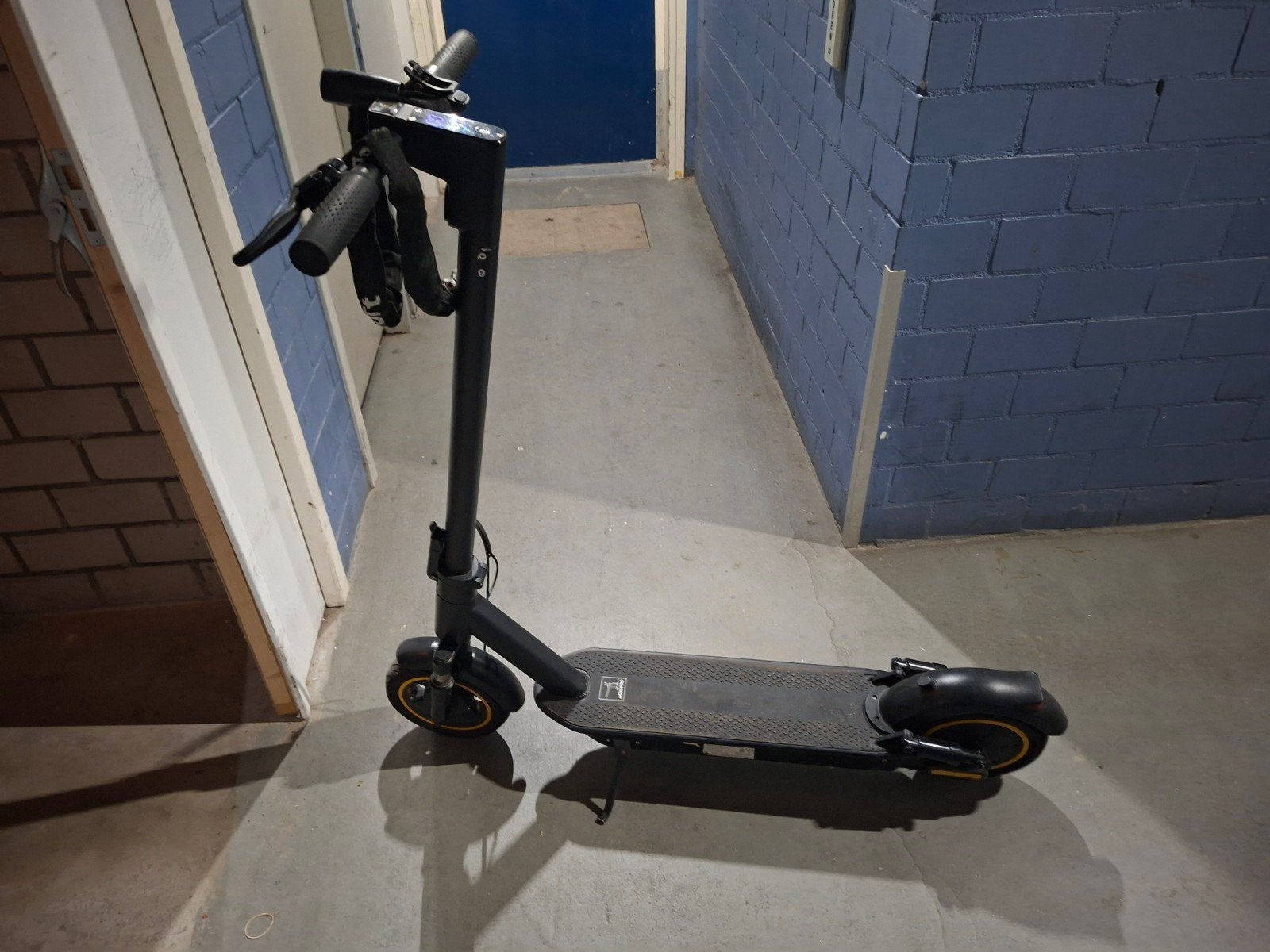 Aovopro ESMAX Elektrische step, Fietsen en Brommers, Steps, Ophalen, Zo goed als nieuw, Elektrische step (E-scooter)
