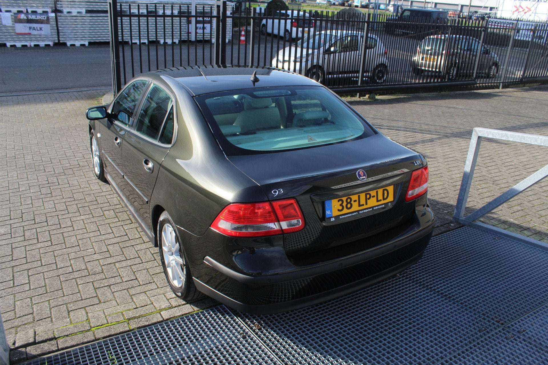 Saab 9-3 Sport Sedan 1.8t Vector Automaat Orig NL auto /Clim, Auto's, Saab, Gebruikt, Beige, 4 cilinders, 1435 kg
