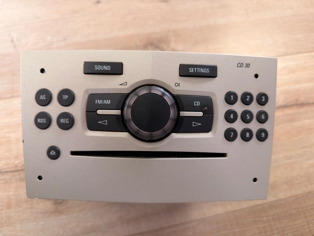 Opel Corsa CD 30 Radio - Origineel en Functioneel, Auto diversen, Autoradio's, Zo goed als nieuw, Ophalen of Verzenden