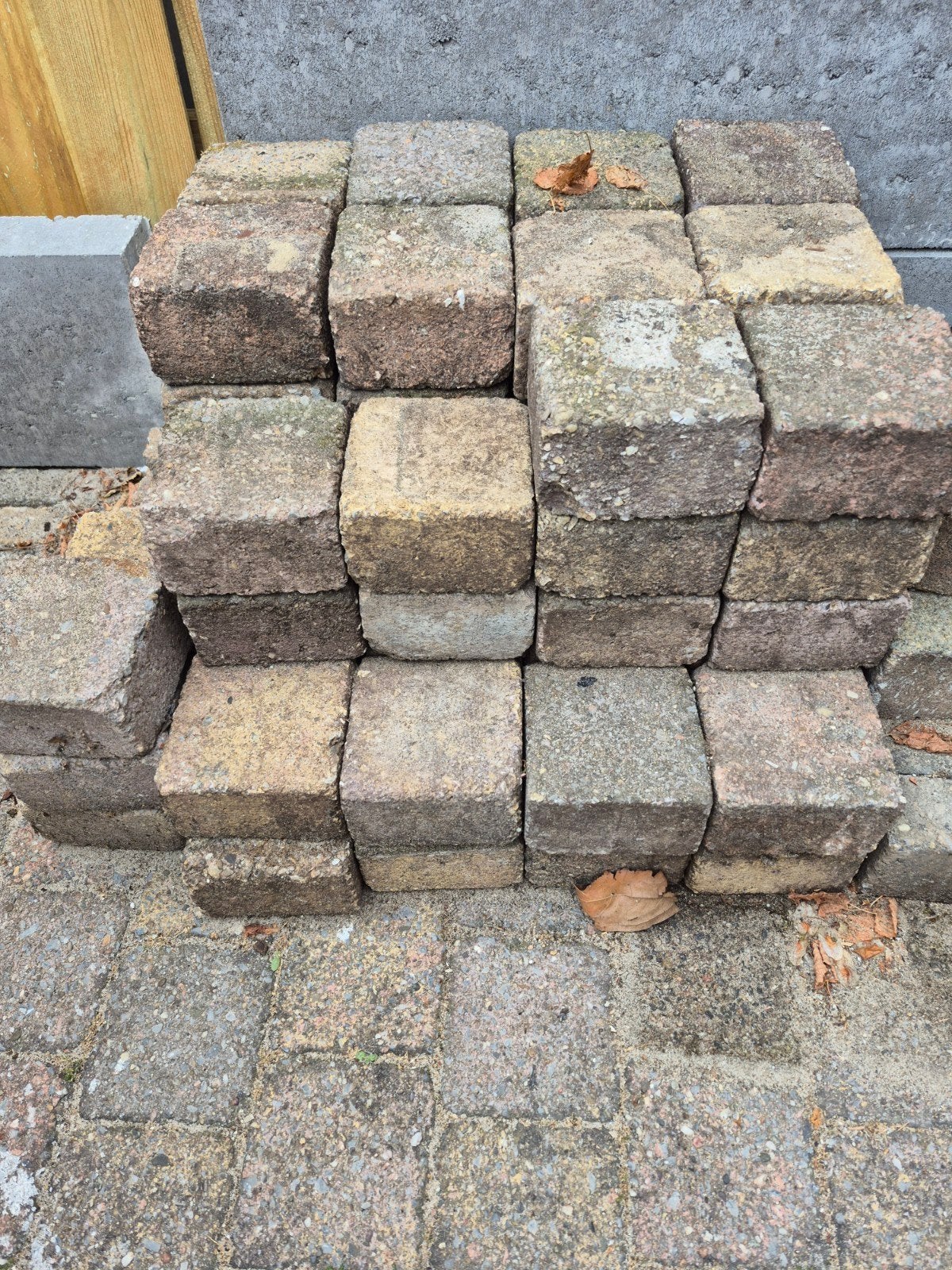 Gratis gebruikte koppelstones voor tuin of oprit, Ophalen, Gebruikt, Klinkers, 10 m² of meer