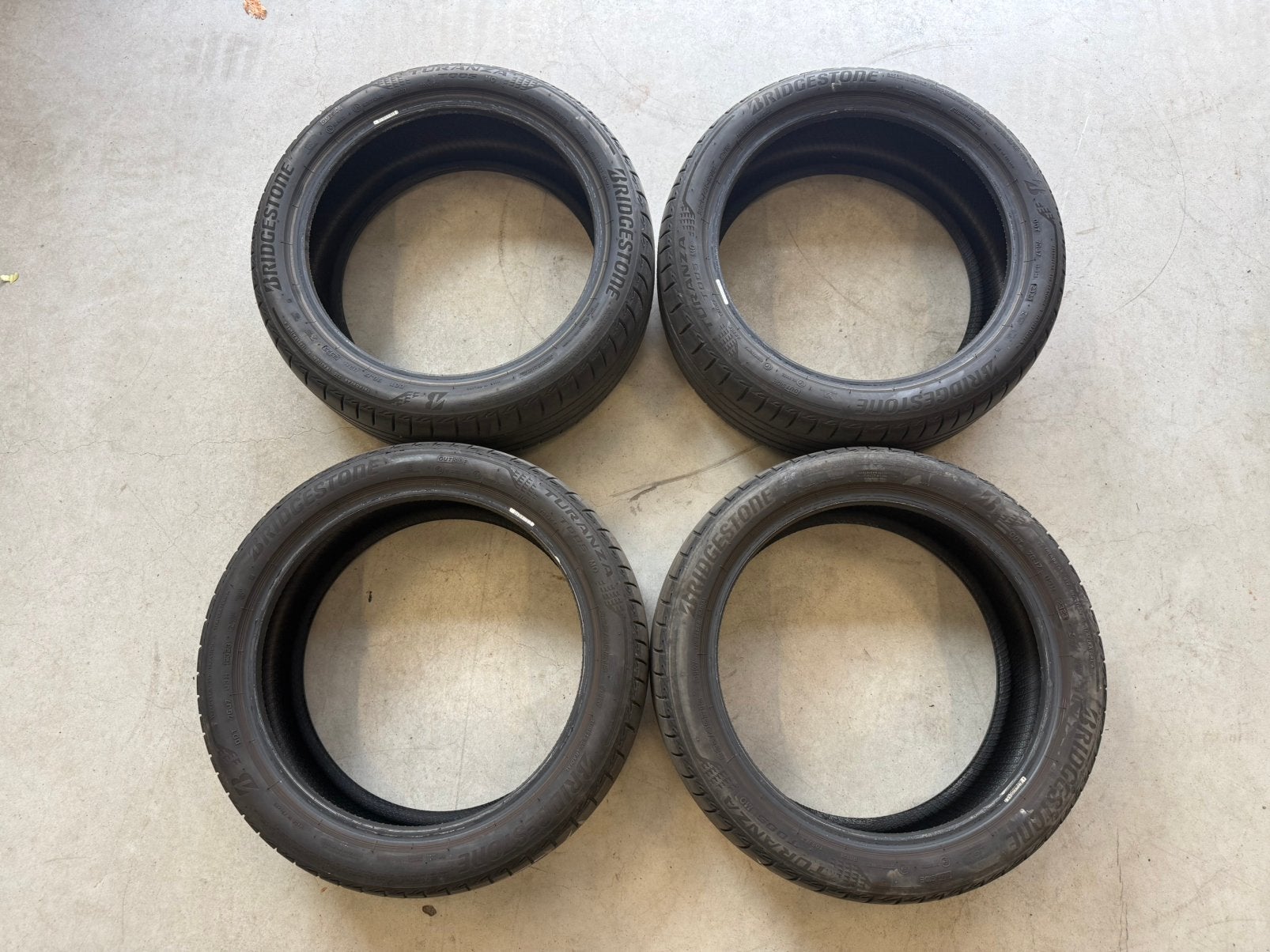 Setje Bridgestone MO Zomerbanden 225/45R18, Ophalen, 18 inch, Gebruikt, Band(en)