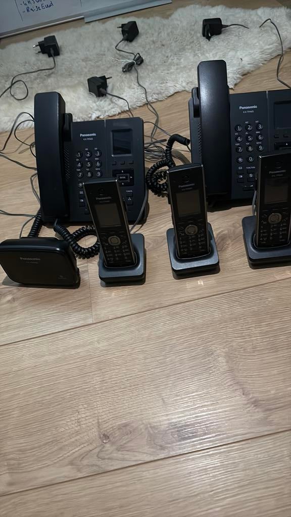 Panasonic 2x KX-TPA65 en 3x KX-TPA60 1x KX-TGP600 VOIP DECT, Ophalen, Zo goed als nieuw, 4 handsets of meer