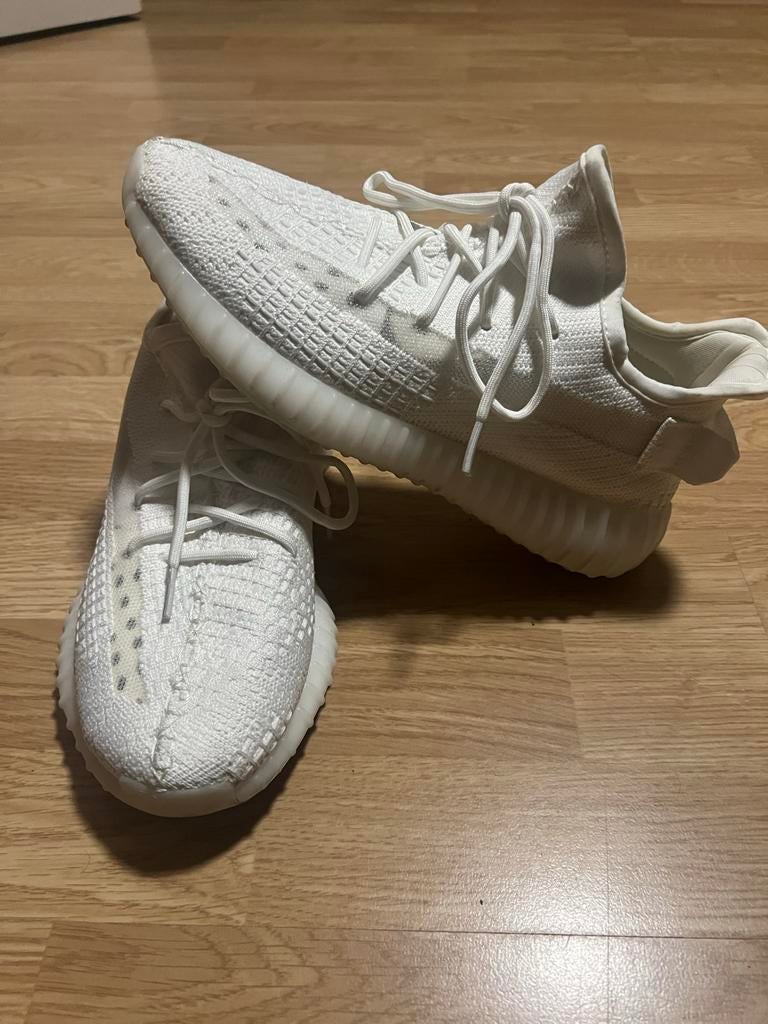 Witte Yeezy's - Maat 40, Kleding | Dames, Schoenen, Ophalen of Verzenden, Gedragen, Wit, Sneakers of Gympen