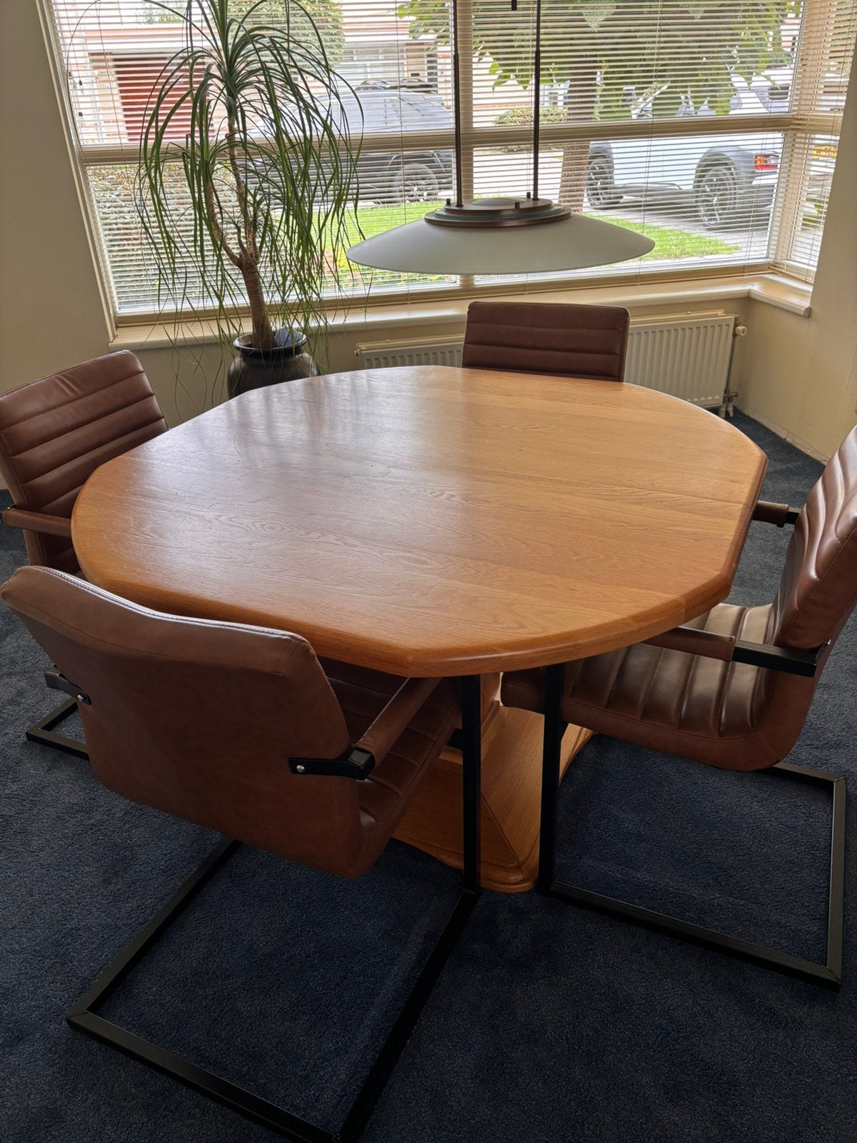 Eethoek (tafel met 4 industriële stoelen), Ophalen, Zo goed als nieuw, 4 tot 6 stoelen