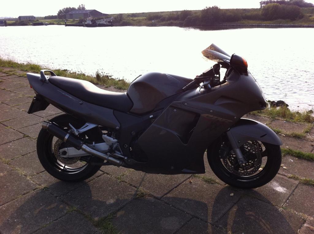 Sportieve toermotor - Honda CBR 1100 XX Super Blackbird, Motoren, Motoren | Honda, Sportuitlaat, 4 cilinders, Motorrijbewijs A