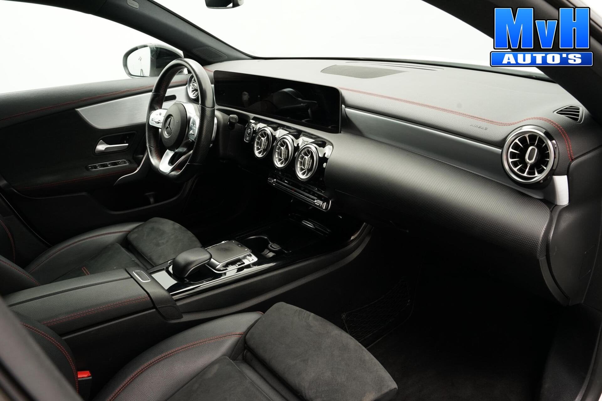 Mercedes CLA-klasse Shooting Brake 180 Business Solution AMG, CLA, 136 pk, Gebruikt, 4 cilinders