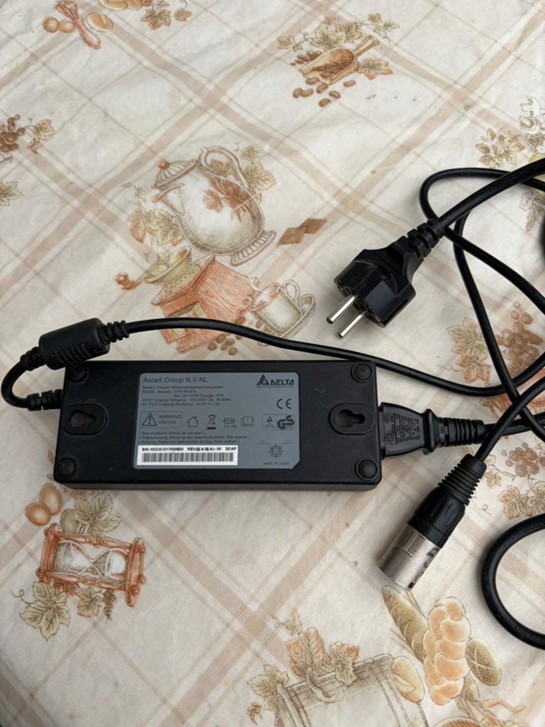 Sparta ION RX+ 41.2v 2A oplader, Elektrische fiets, Overige materialen, Overige typen, Ophalen of Verzenden