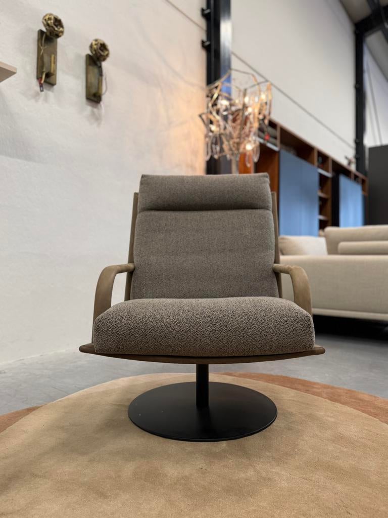Nieuw Leolux Kudo Two fauteuil Mondo stof leer Design Stoel, Leolux, Nieuw, 75 tot 100 cm, Ophalen of Verzenden