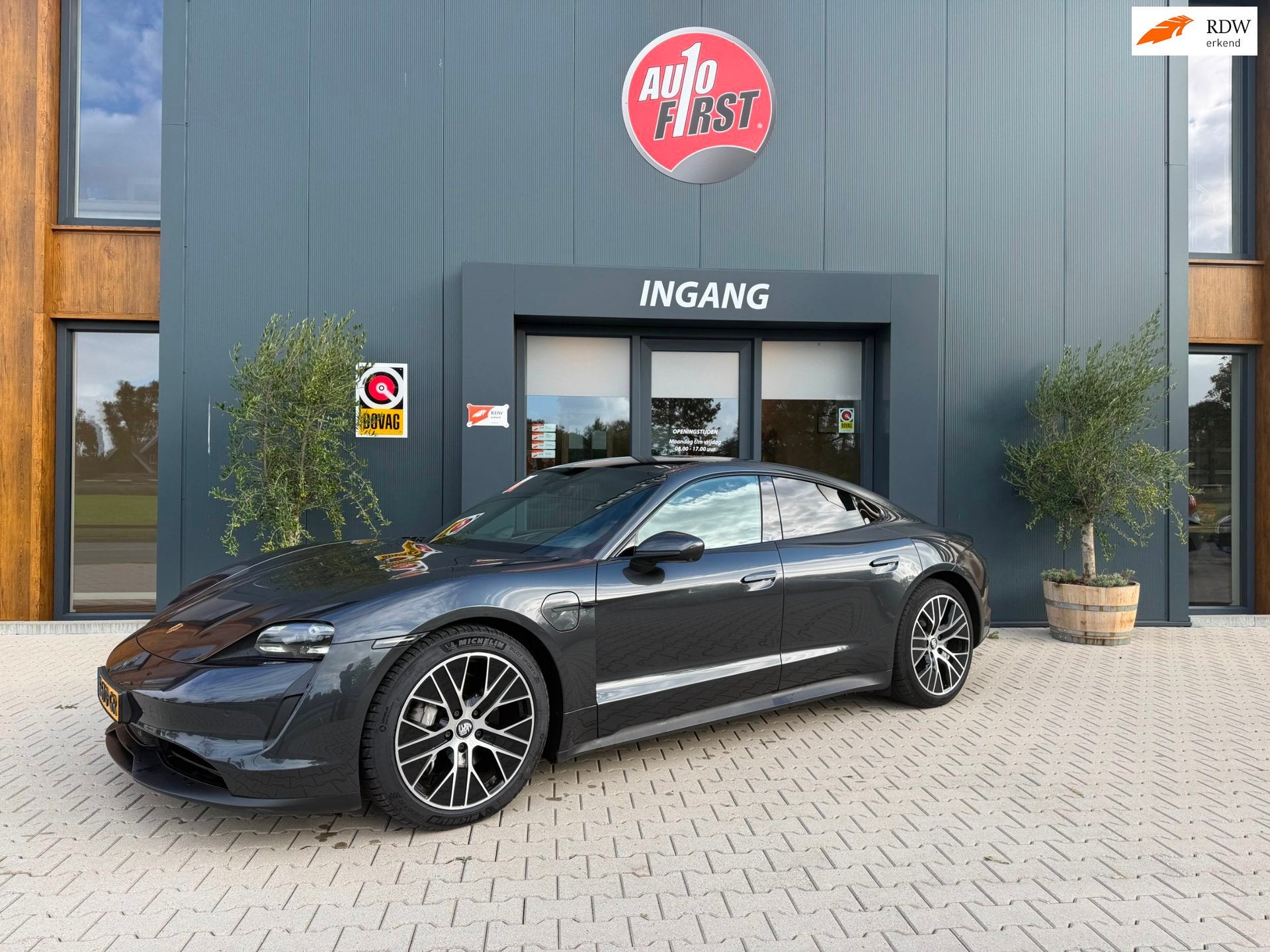 Porsche Taycan Performance 84 kWh l pano l bose l 360 camera, Auto's, Dealer onderhouden, Achterwielaandrijving, Gebruikt, Zwart