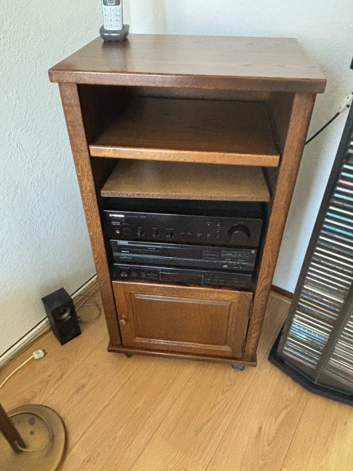 Kastje voor bijv audiotoren, Ophalen of Verzenden, Zo goed als nieuw