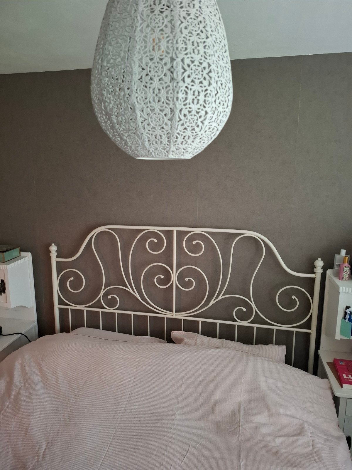 Wit metalen tweepersoonsbed (Ikea)met sierlijke krullen, Ophalen, Gebruikt, Wit, Tweepersoons