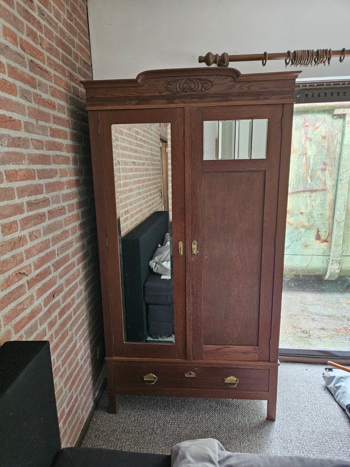 Antieke houten kledingkast met spiegel en lades, Antiek en Kunst, Antiek | Meubels | Kasten, Ophalen