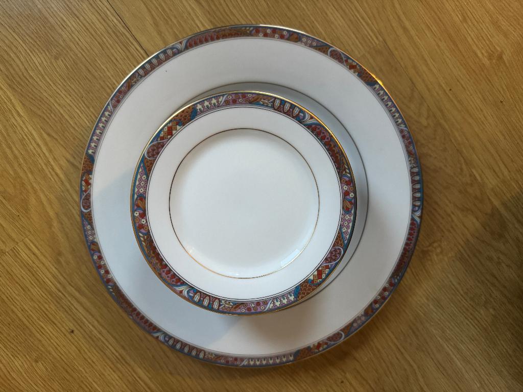 Gebaksset wit blauw gouden randje 12 bordjes zgan, Overige materialen, Ophalen of Verzenden, Zo goed als nieuw, Overige stijlen