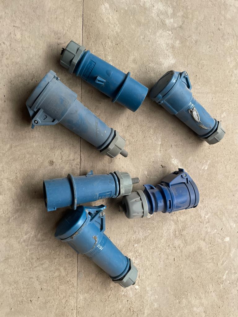 Mennekes 3-polige stekkers 16A 200-250V, Ophalen of Verzenden, Gebruikt, Stekker