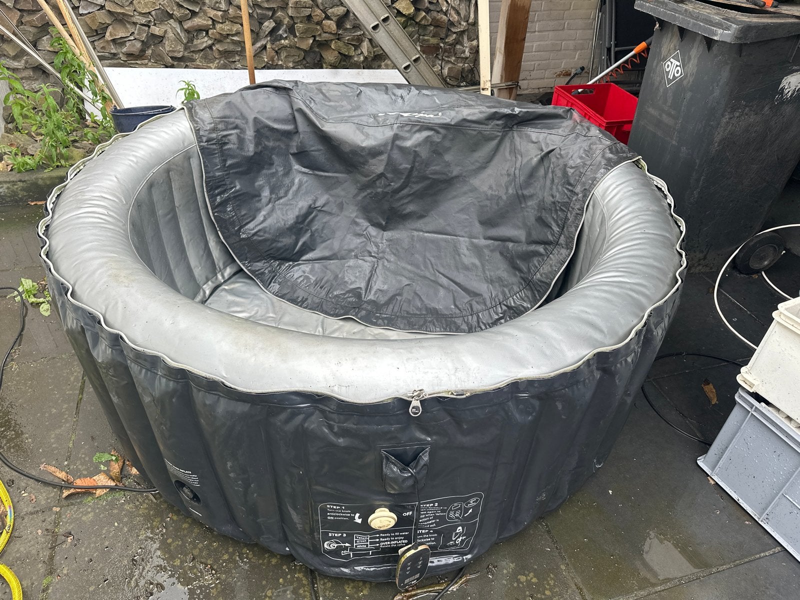 Opblaasbare Jacuzzi met Afdekzeil - Gebruikt en gratis, Tuin en Terras, Ophalen, Gebruikt, Afdekzeil, Opblaasbaar