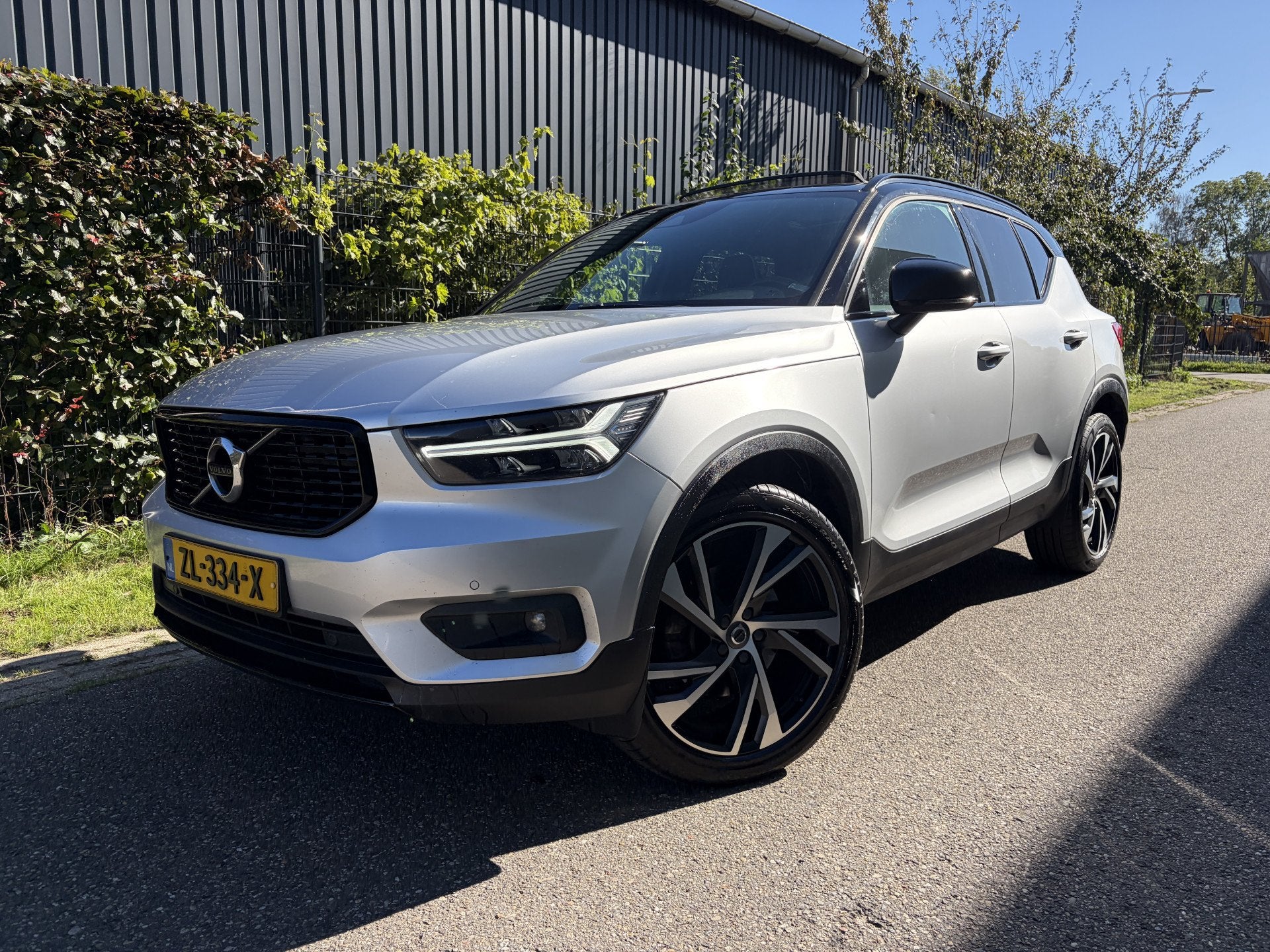Volvo XC40 2.0 T4 R-Design / AUTOMAAT / PANORAMADAK / HARMAN, Auto's, 15 km/l, Euro 6, 1969 cc, Origineel Nederlands