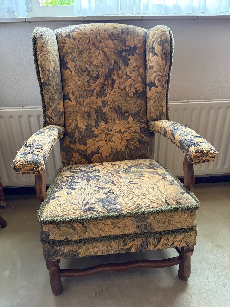 Brocante oorfauteuil met gobelin bekleding, Ophalen