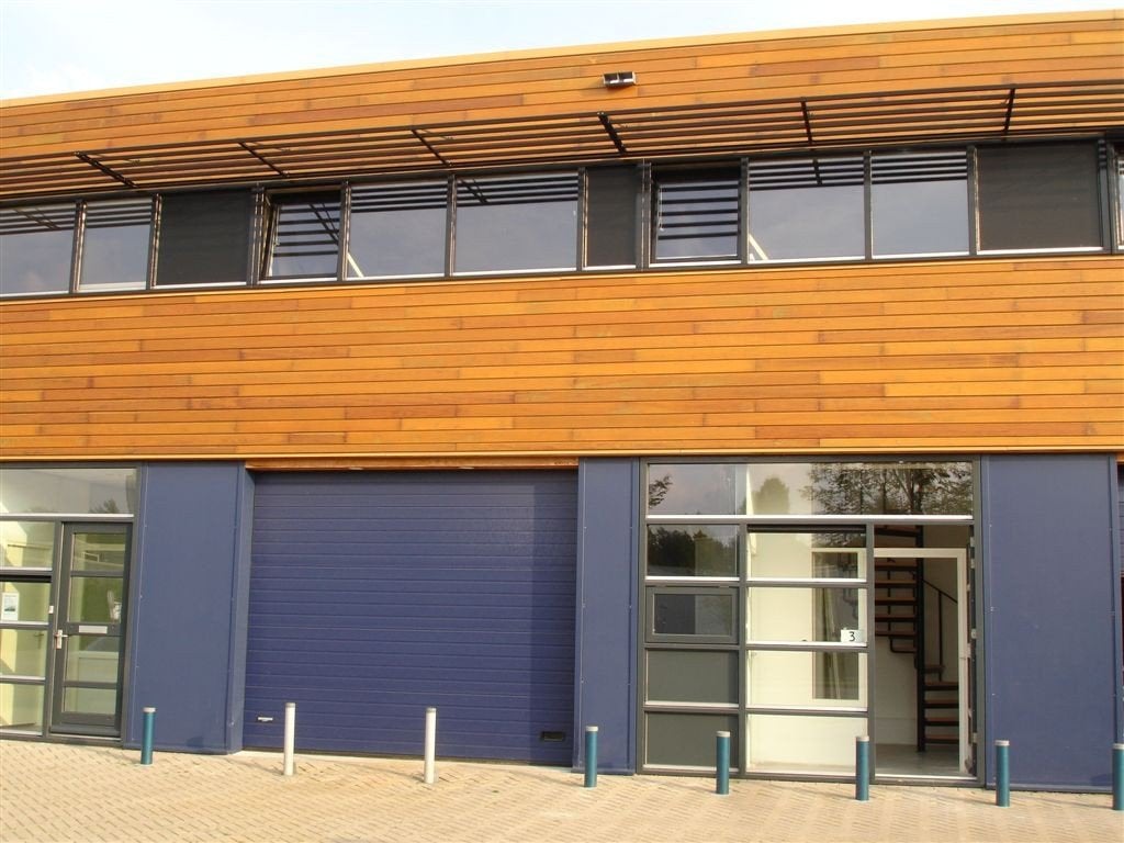 Te huur: Kantoorruimte /showroom op een AA lokatie Uithoorn., 60 m², Huur, Bedrijfsruimte