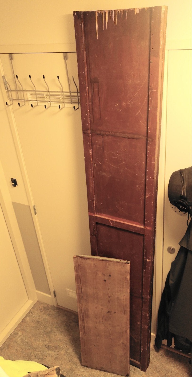 Gratis 2 lelijke Lundia staanders van 232x40 en 1 plank, Ophalen