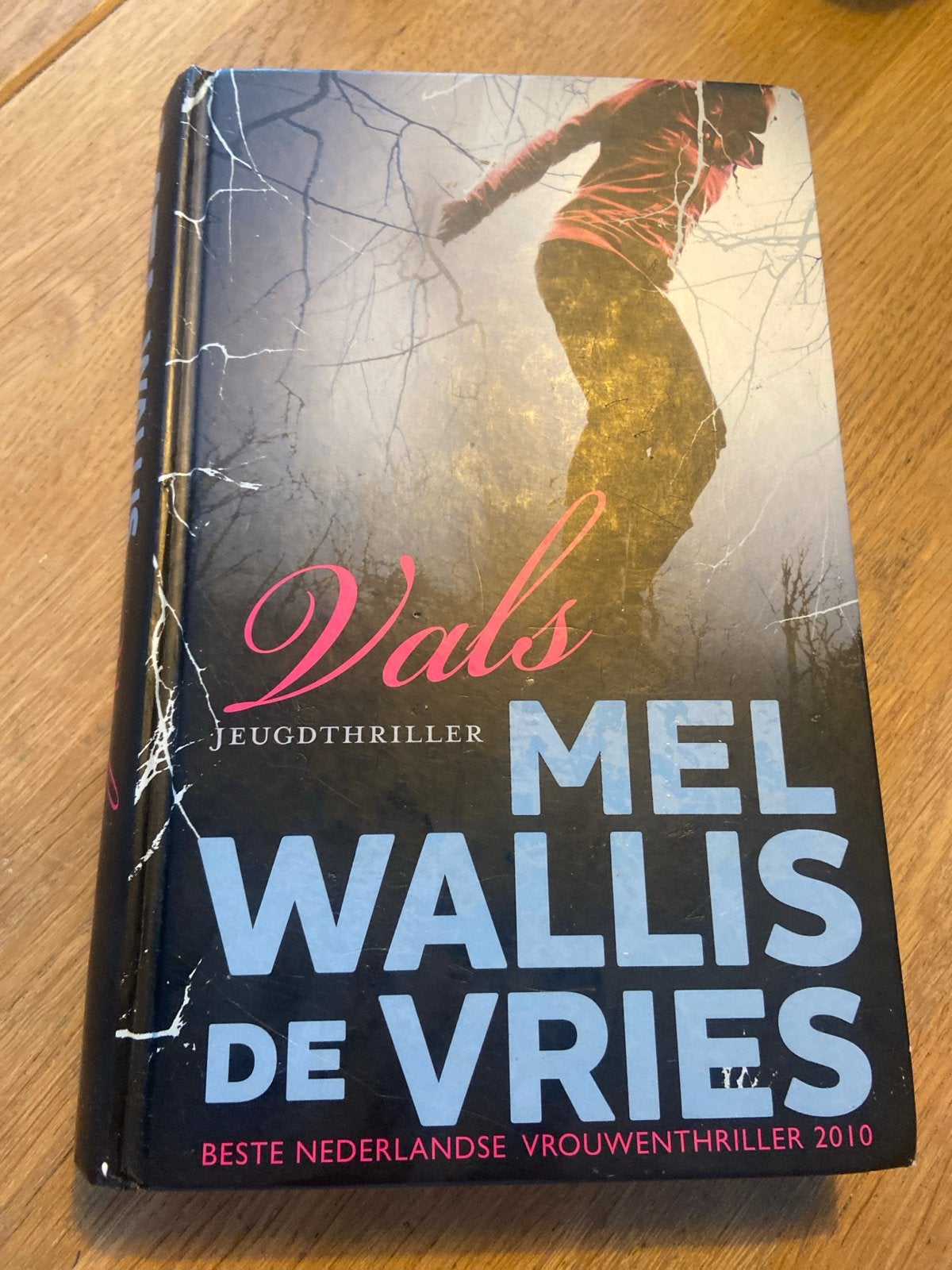 Vals - Mel Wallis de Vries (Jeugdthriller), Boeken, Ophalen of Verzenden, Gelezen, Nederland