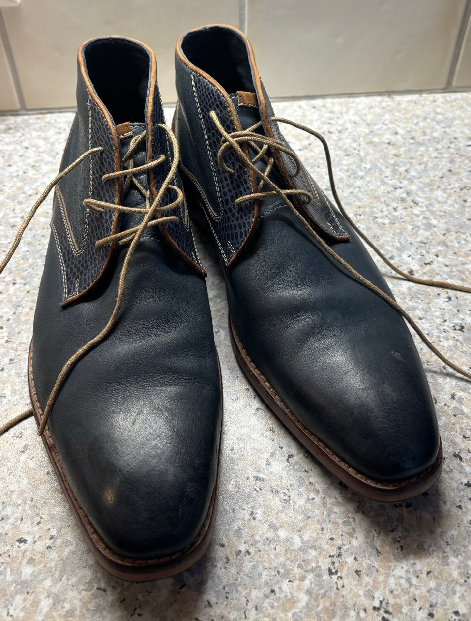 Nette blauwe leren  schoenen  van Choizz in maat 43, Blauw, Ophalen of Verzenden, Zo goed als nieuw, Veterschoenen