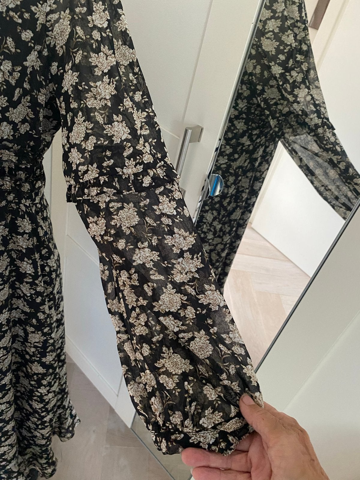 Zara bloemenjurk zwart met beige bloemen maat XL, Zwart, Maat 46/48 (XL) of groter, Ophalen of Verzenden, Zo goed als nieuw