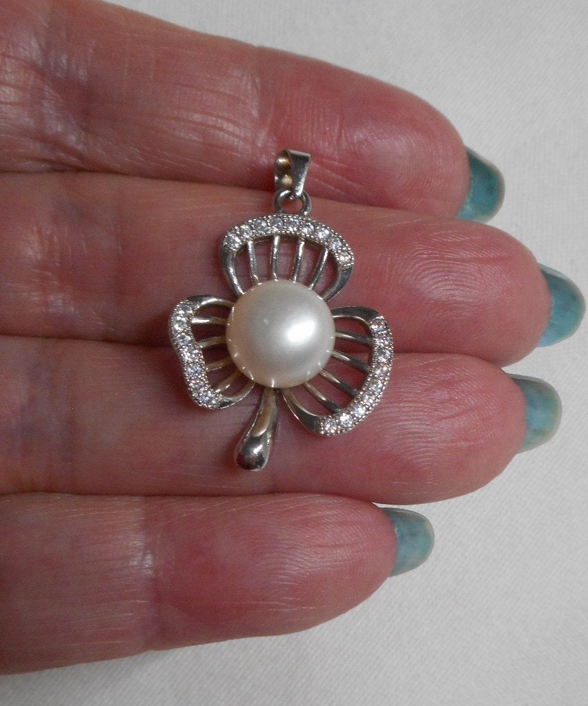 Prachtige zilveren hanger klaver met parel nr.1261, Sieraden, Tassen en Uiterlijk, Kettinghangers, Verzenden, Zo goed als nieuw