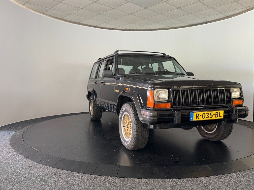 Jeep CHEROKEE 4.0I SE, Auto's, Automaat, Gebruikt, 1435 kg, Zwart