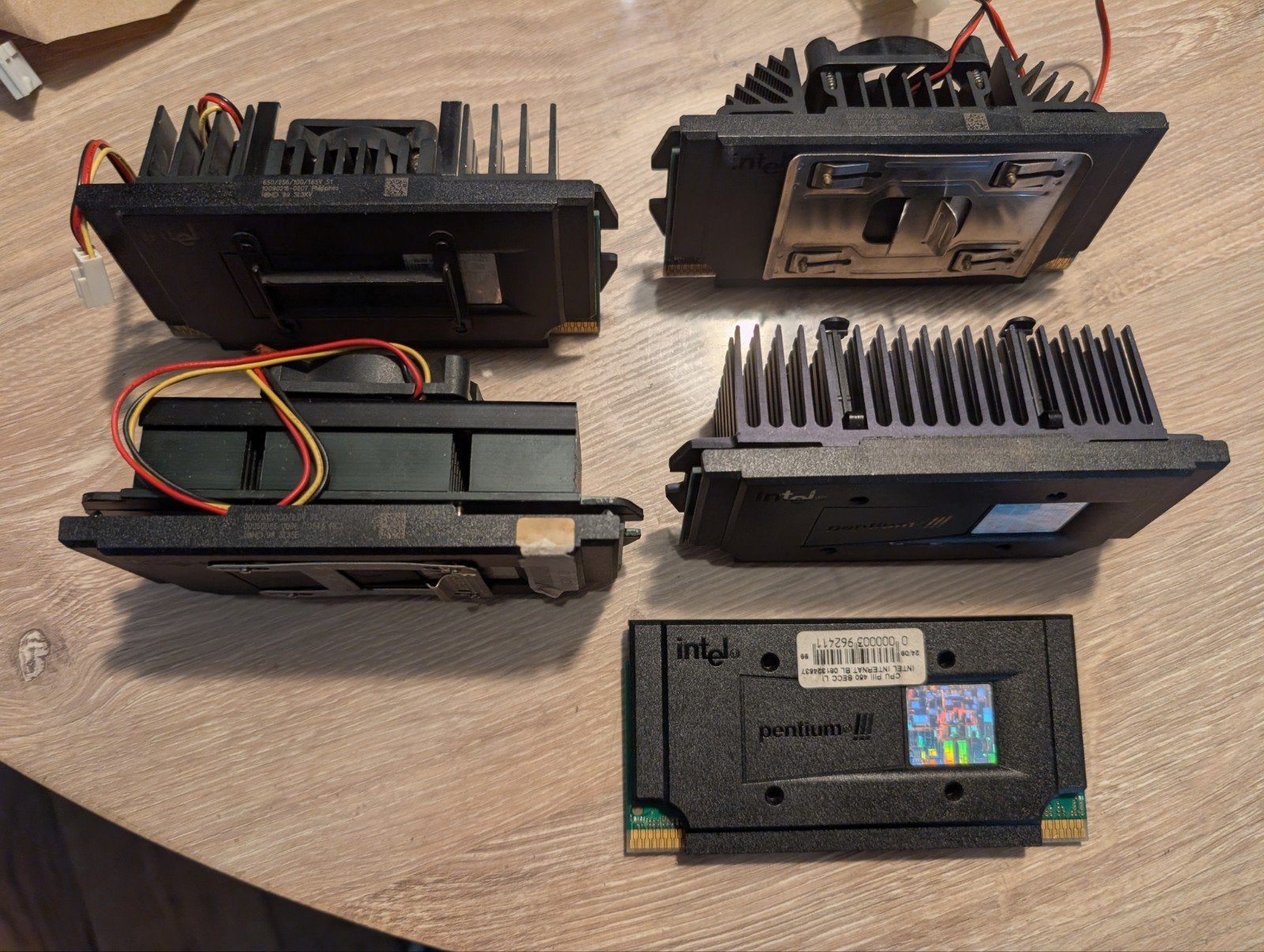 5x Slot 1 Pentium III processor's 450-500-600-650-733MHz, Computers en Software, Ophalen