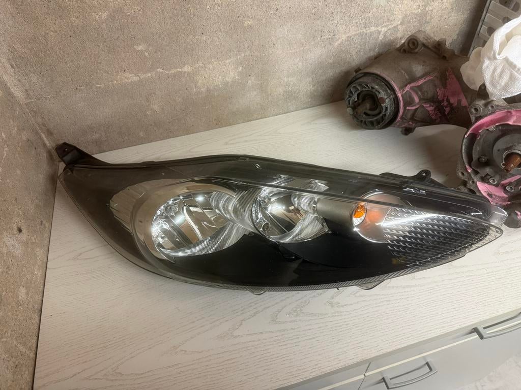 Ford Fiesta 2008-2013 Rechter Koplamp Origineel Hella, Auto-onderdelen, Ophalen of Verzenden, Gebruikt, Ford