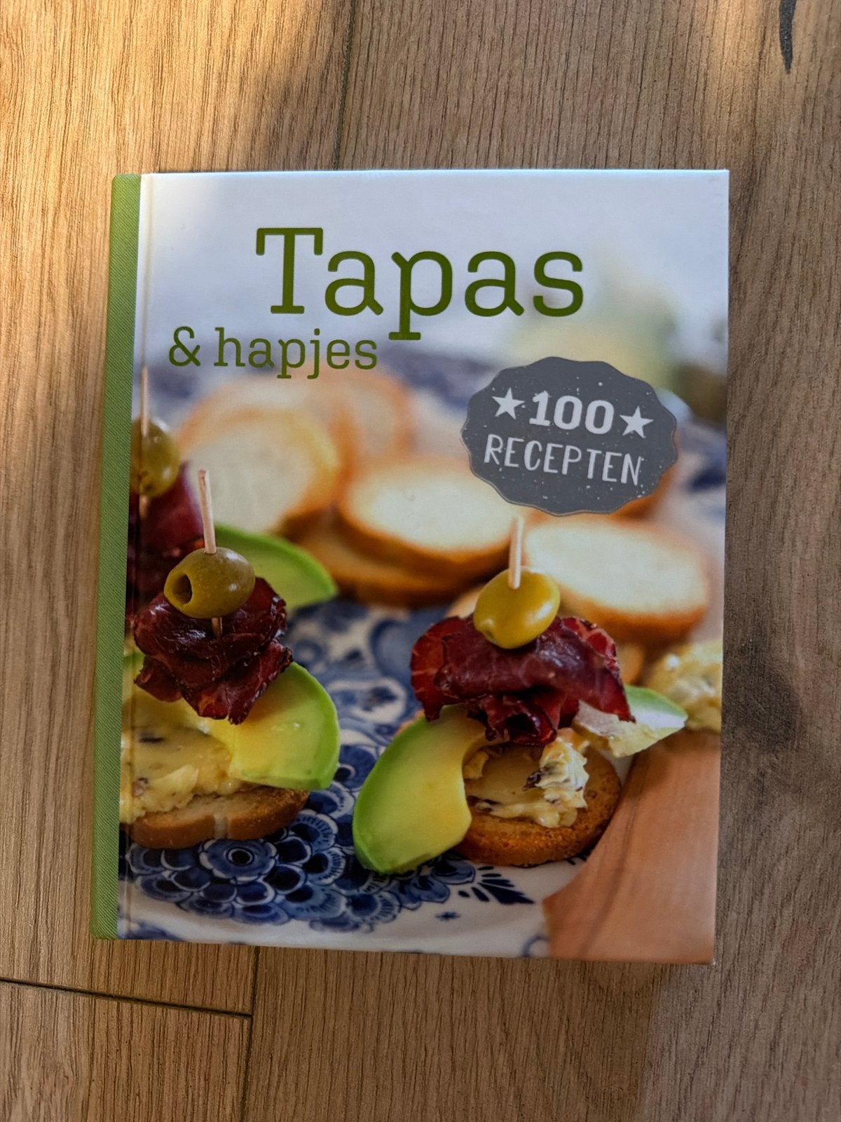 Tapas & Hapjes - 100 Recepten Kookboek, Boeken, Ophalen of Verzenden, Zo goed als nieuw, Spanje, Tapas, Hapjes en Dim Sum
