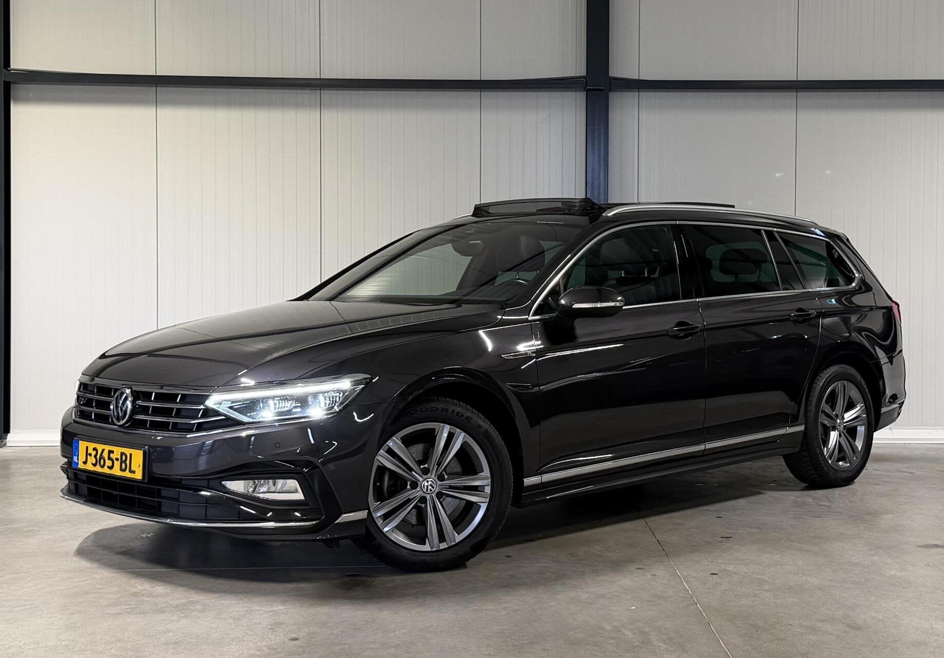 Volkswagen Passat 1.6 TDI R-line Pano Virtual Trekhaak NAP, Auto's, Volkswagen, Gebruikt, Euro 6, 4 cilinders, 1445 kg