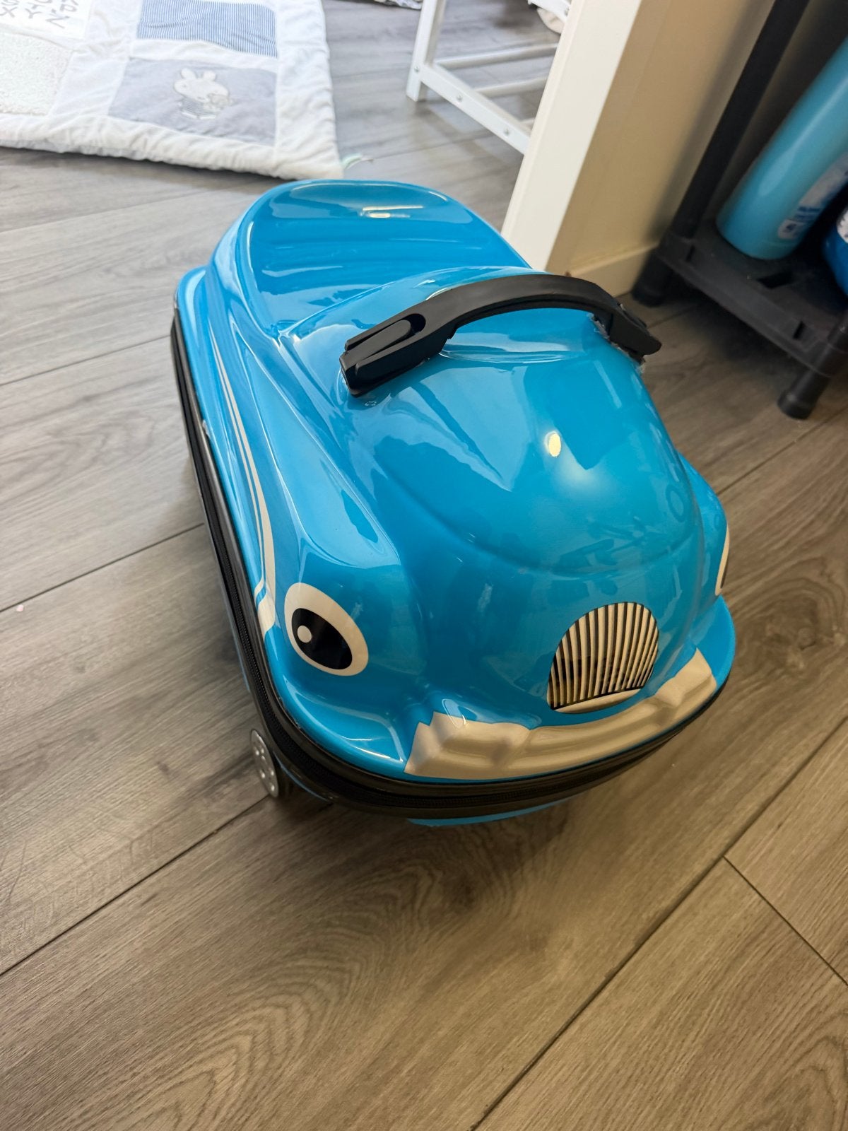 Leuke blauwe kinderkoffer in de vorm van een auto, Sieraden, Tassen en Uiterlijk, Hard kunststof, Minder dan 50 cm, Zo goed als nieuw