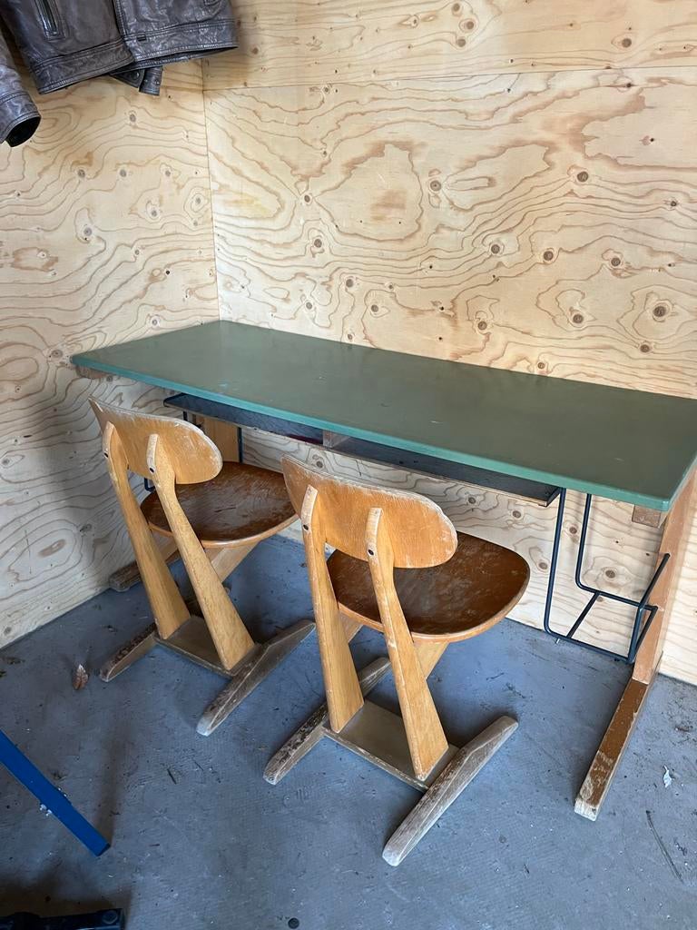Vintage kinderbureau met 2 stoeltjes - Groen/Hout, Kinderen en Baby's, Kinderkamer | Tafels en Stoelen, Ophalen, Gebruikt, Tafel(s) en Stoel(en)